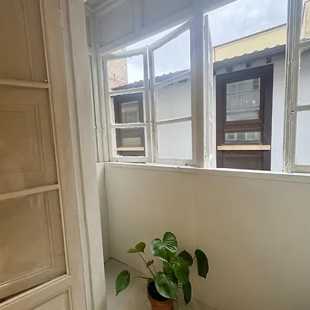 1 Apartment *