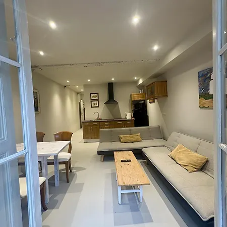 1 Apartment *