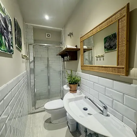 1 Apartment *